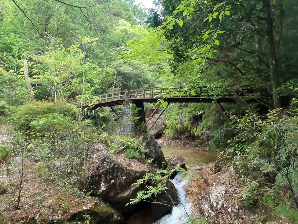 乳岩峡の小さな橋