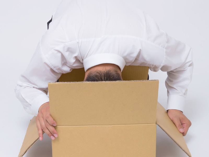 就活生髪型_頭を隠す人