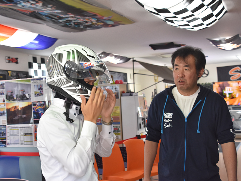 のんほいサーキット_ヘルメット装着