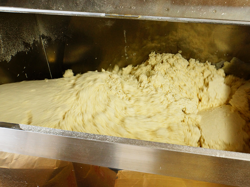 ソフトめん製造工程_練り混ぜ1