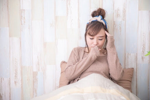 コロナ女性_体調不良