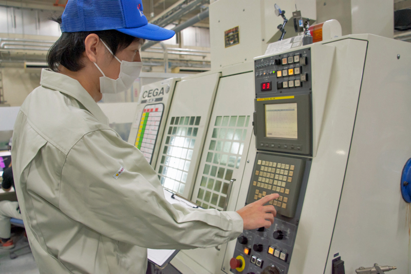 岡田さん作業風景