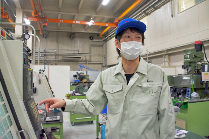 岡田さん作業風景