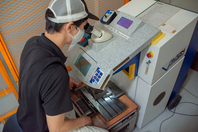 桑原さん作業風景