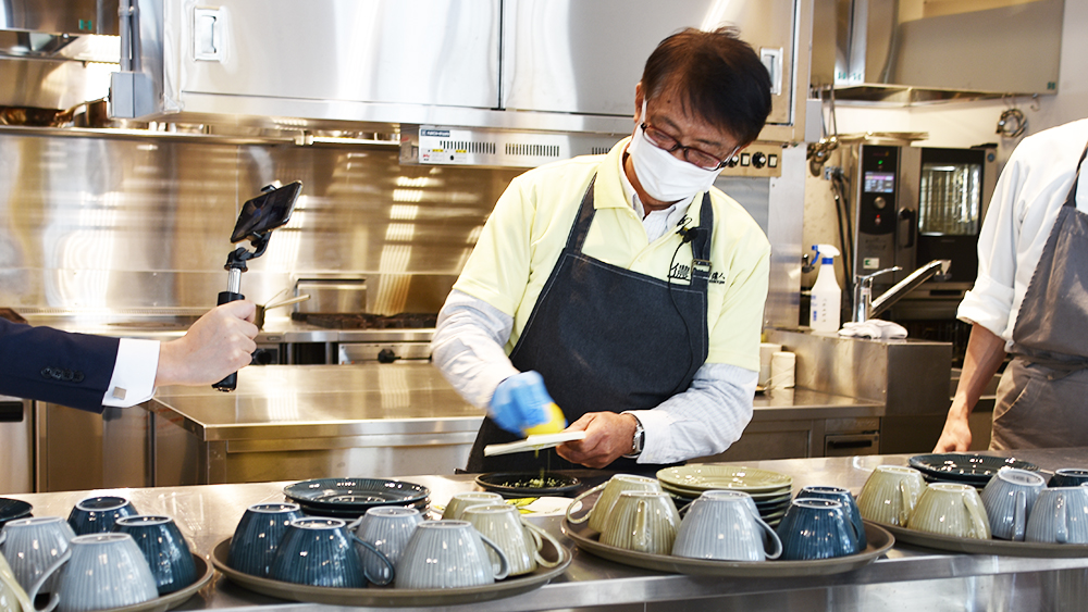 ファーマーズコレクション_レモンすりおろす