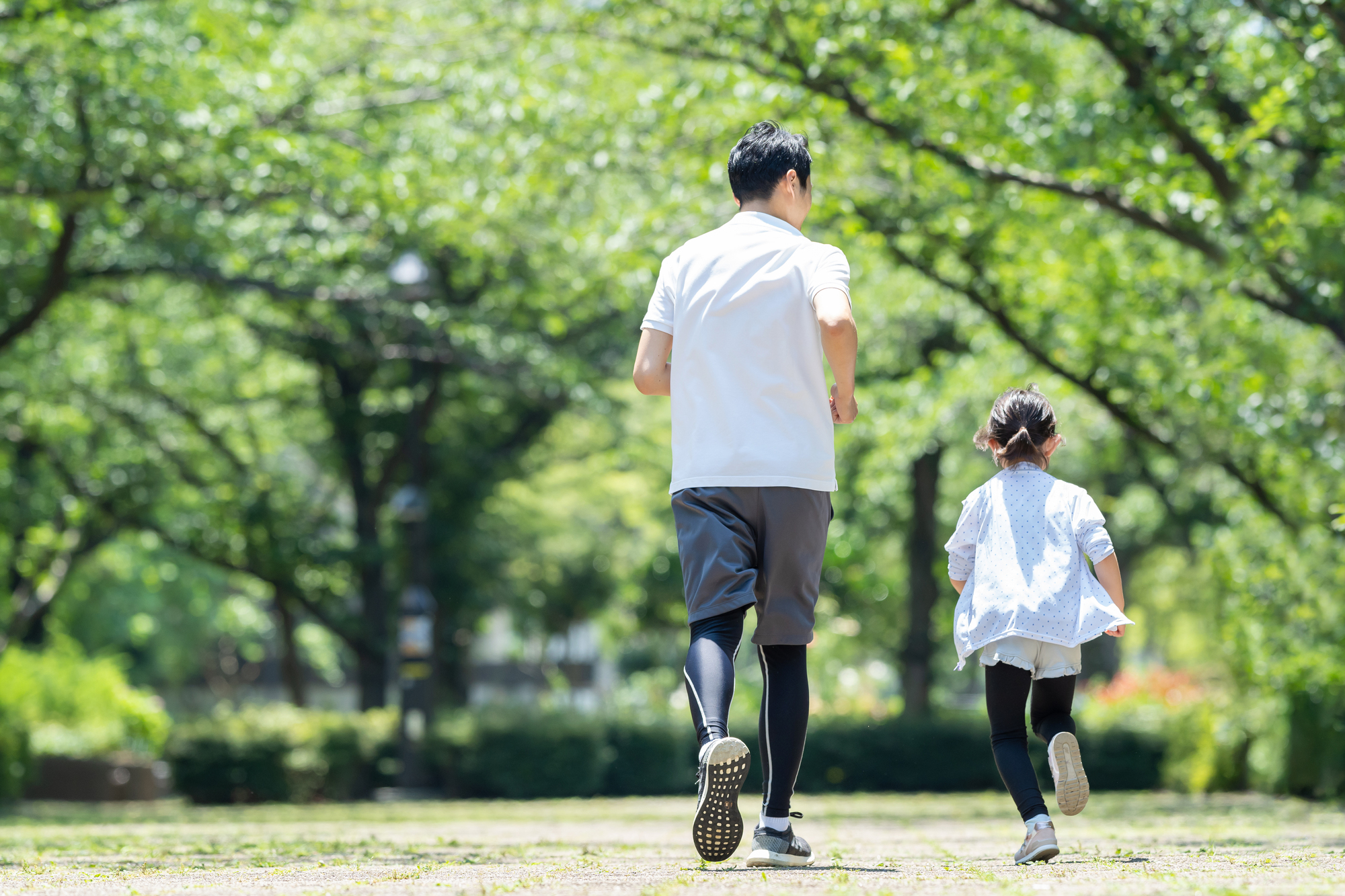 ジョギングをする親子