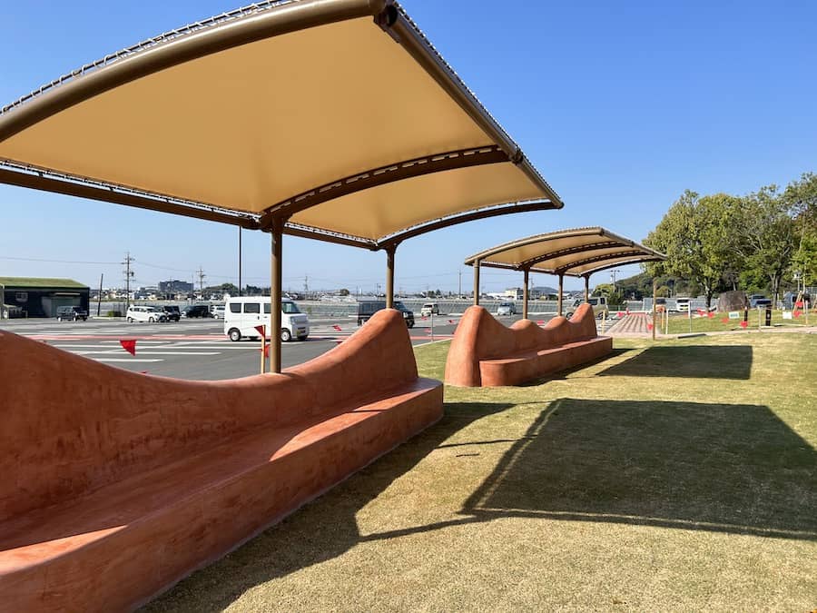 赤塚山公園_屋根付きベンチ