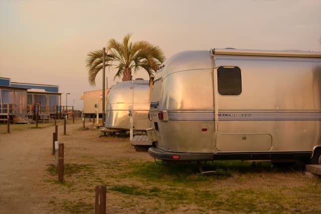 グランピング_トレーラーハウス