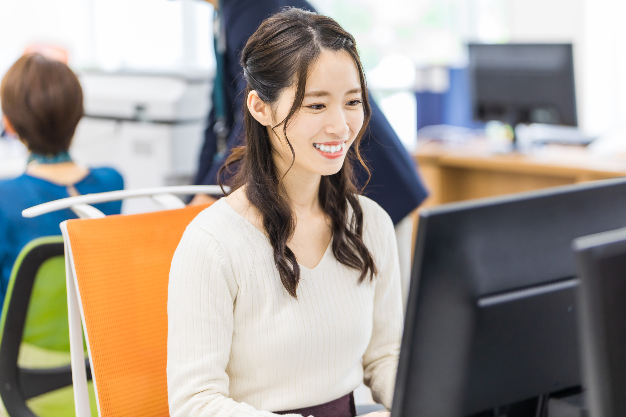 仕事をする女性