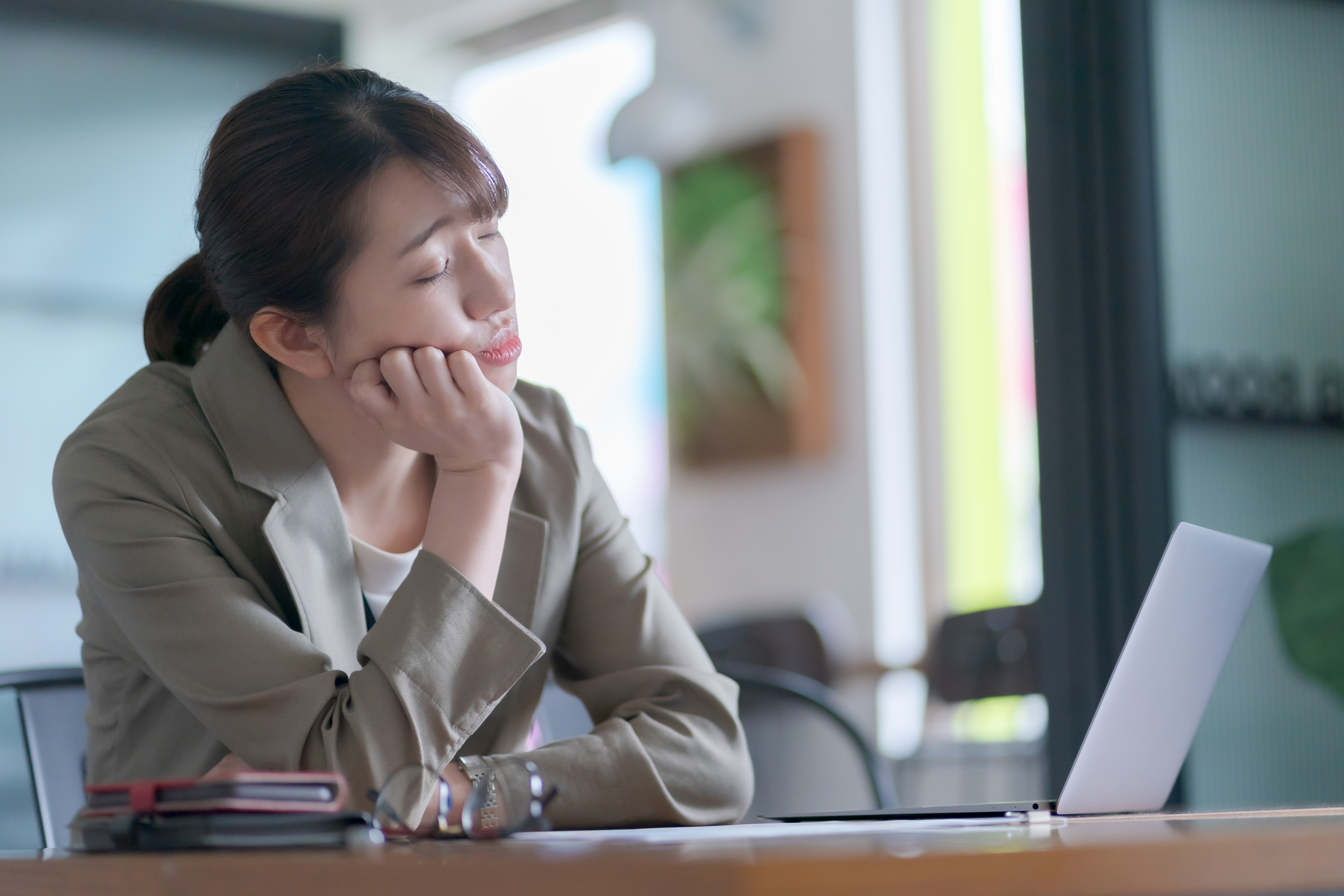 仕事を辞めたい_迷っている