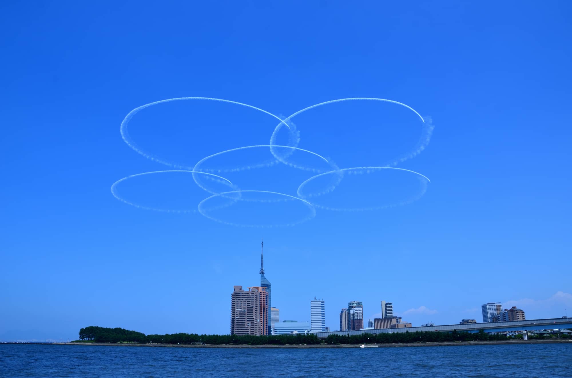 ブルーインパルス桜