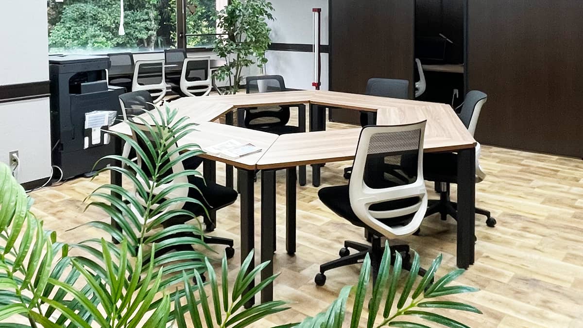 コワーキングスペース_六角形机