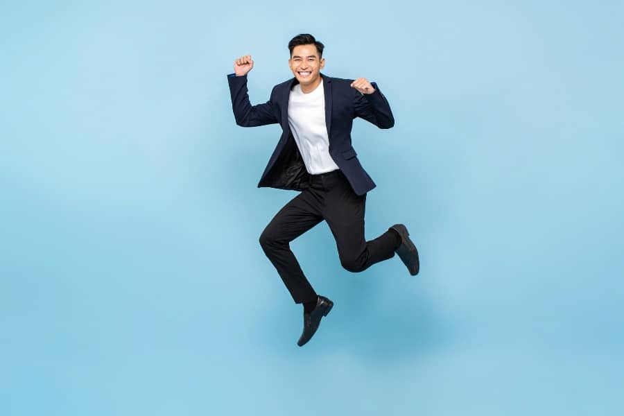 残業に悩むビジネスマン