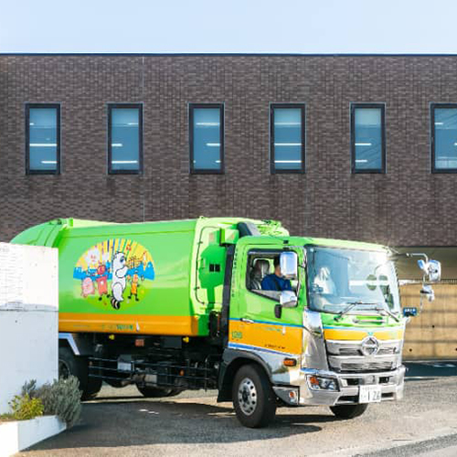 【ごみ収集ドライバー（正社員）】地域の“きれい”を守る仕事｜明輝クリーナー